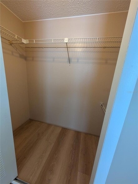 Building Photo - 13850 Oakwood Ln