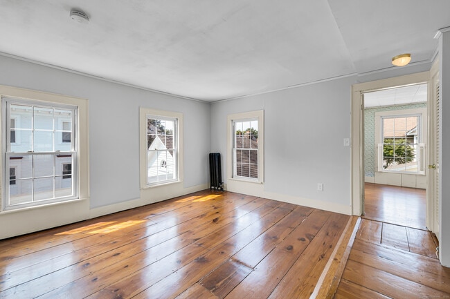 Building Photo - 1070 Enfield St