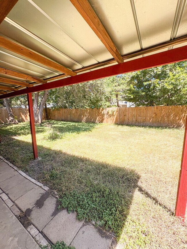 Building Photo - 2508 Hidden Hill Dr