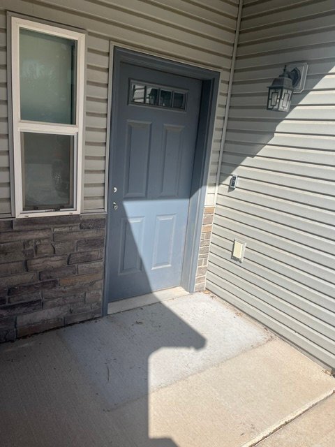 Building Photo - 613 Zenith Ln
