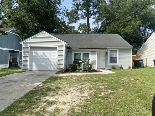 Building Photo - 222 Forest Ridge Dr