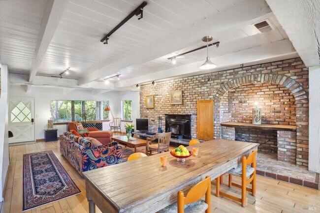 Building Photo - 5953 Shoreline Hwy