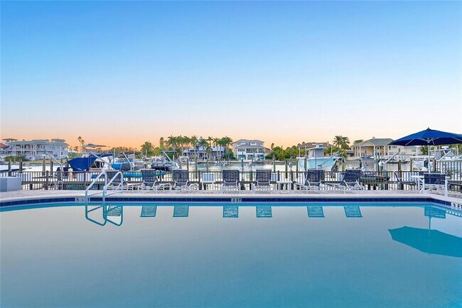 Building Photo - 910 Pinellas Bayway S