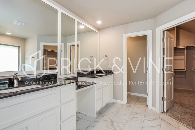 Building Photo - 5224 White Gold Ave