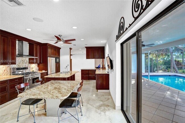 Building Photo - 612 Hibiscus Dr