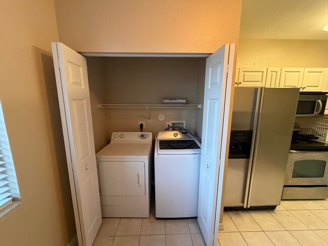 Building Photo - 1992 Alamanda Way