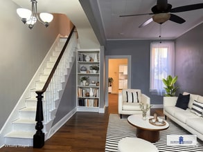 Building Photo - Beautiful 3 Bedroom, 1.5 Bath - 2 Car Deta...