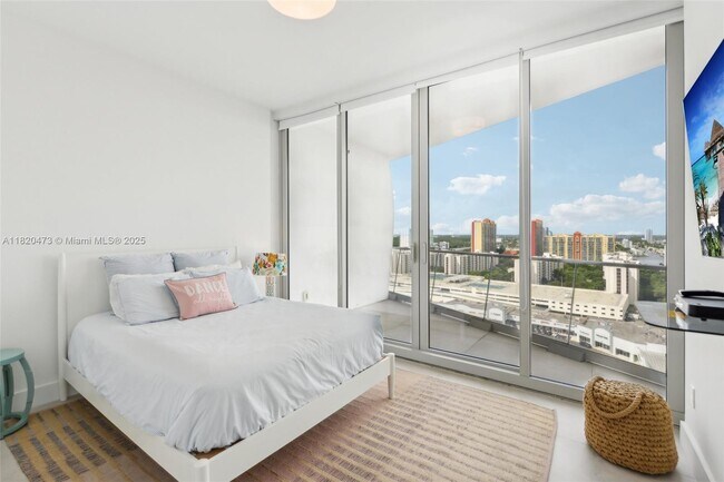 Building Photo - 16901 Collins Ave