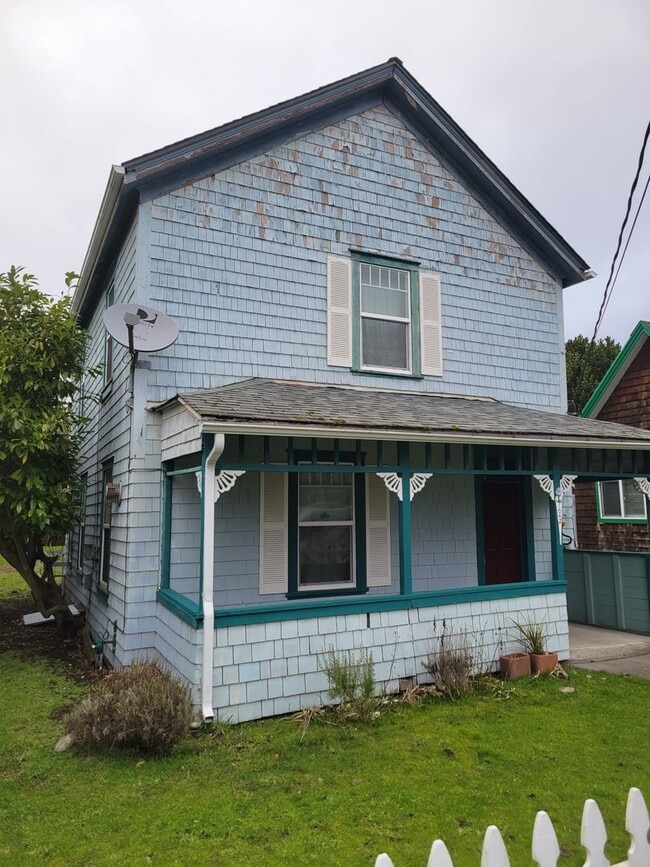 Building Photo - Uptown Port Townsend Home