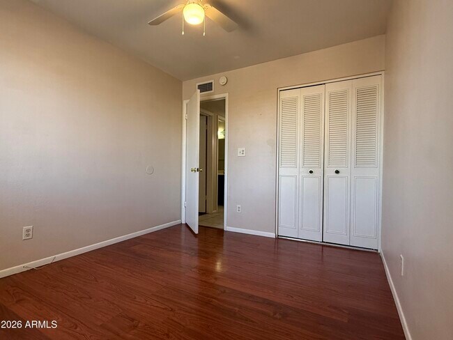 Building Photo - 2231 W Fremont Dr
