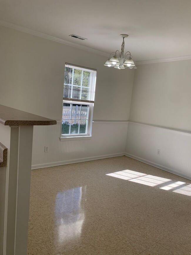 Building Photo - 1/2 OFF FIRST MONTHS RENT! 3 Bedroom 2 Bat...