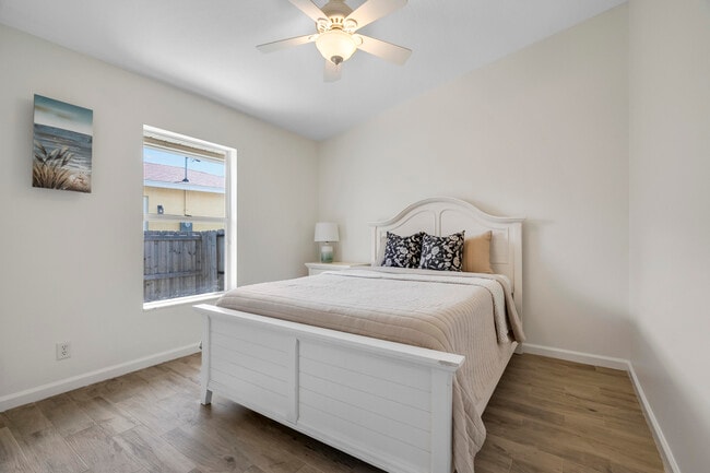 Building Photo - 4213 SW Utterback St