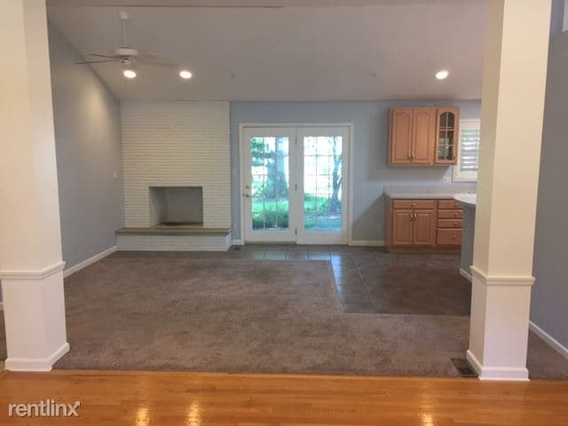 Building Photo - 11855 Sunlind Dr