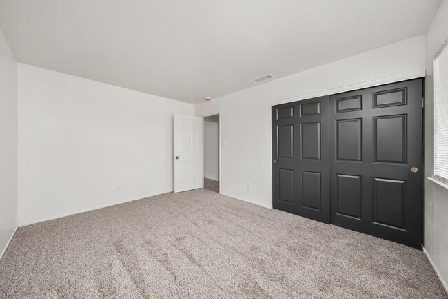 Building Photo - Charming 3BR, 1BA House with Private Backyard