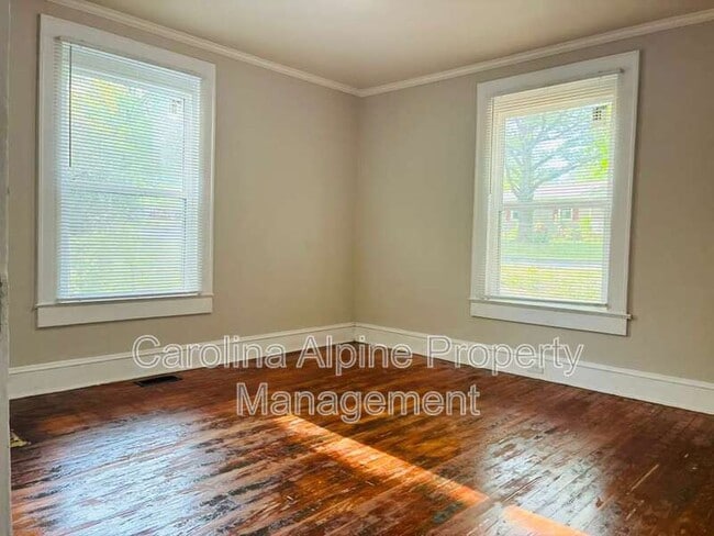 Building Photo - 102 Plum Tree Ln