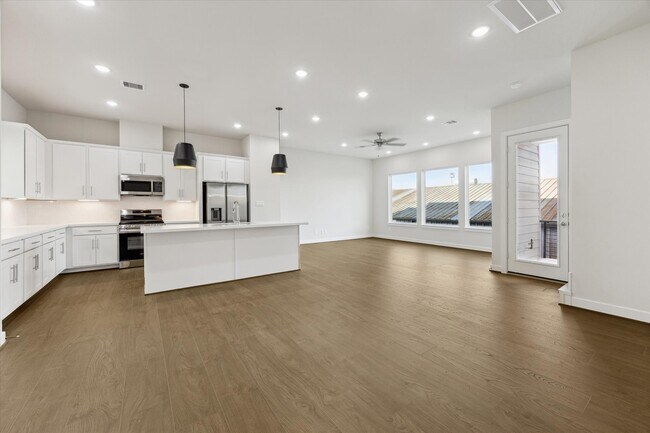 Building Photo - 412 N Stiles St