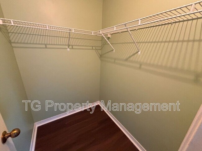 Building Photo - 8531 Sturbridge Cir E