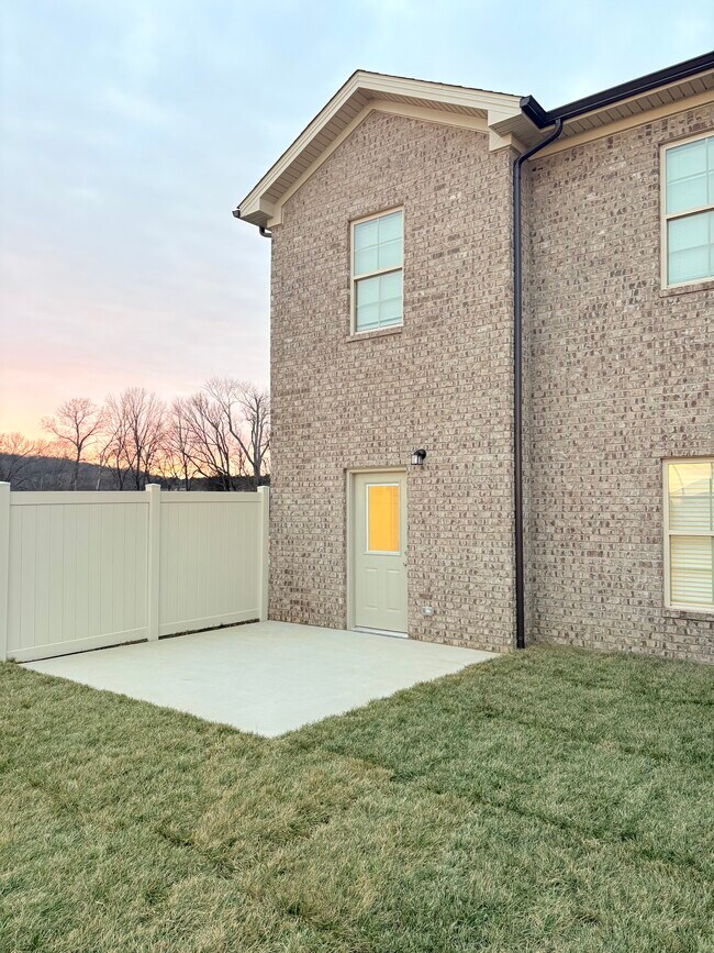 Building Photo - 868 Rodeo Ln