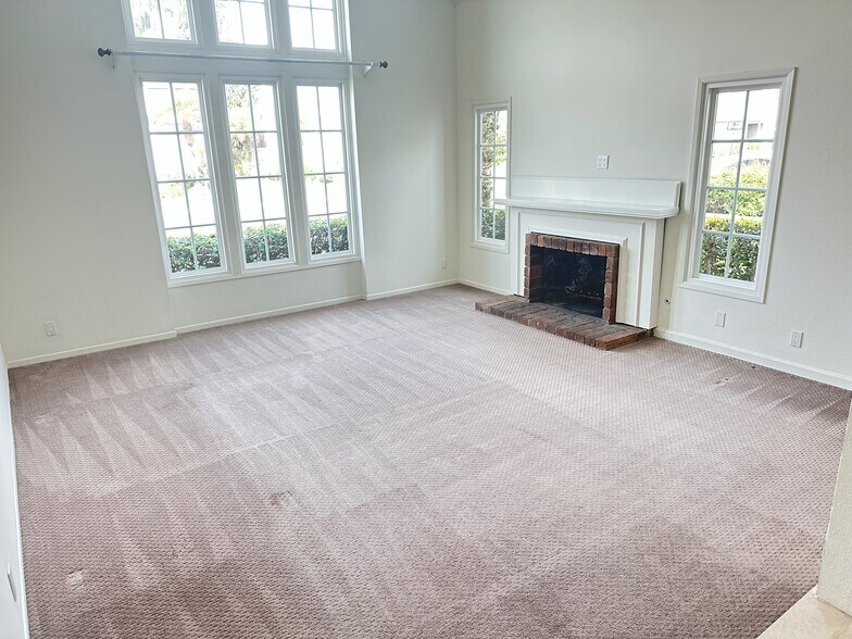 Building Photo - 2353 Littleton Cir