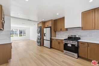 Building Photo - 11671 Chandler Blvd