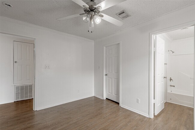 Building Photo - 145 Varsity Drive