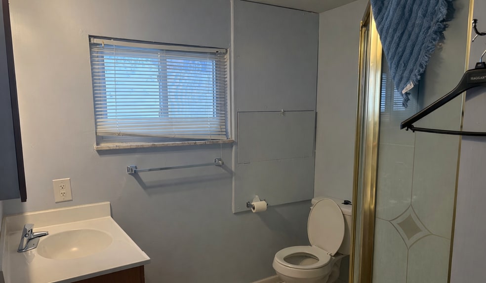 Building Photo - 616 Pearl Ave