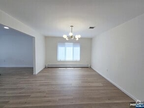Building Photo - 523 2nd St