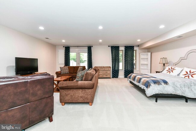 Building Photo - 7240 Magpie Ln