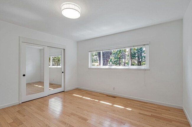 Building Photo - Fabulous 3BR 2BA Single Family Los Altos Home