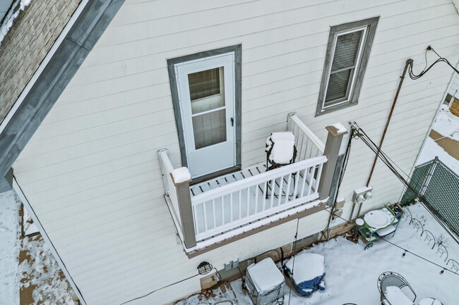 Building Photo - 4518 N Woodburn St