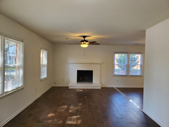 Building Photo - Beautiful Ranch Home in Charlotte NC