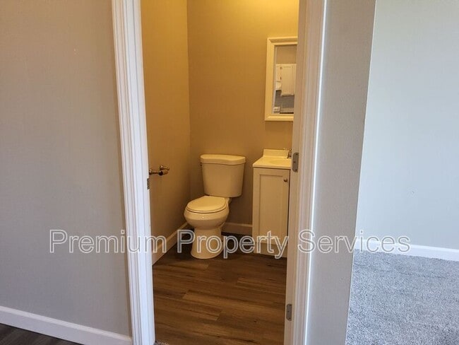 Building Photo - 2208 8th St