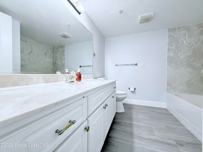 Building Photo - 8922 Laguna Ln