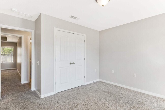 Building Photo - 5441 Pescara Dr