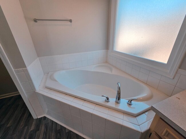 Building Photo - 5016 Stone Park Dr