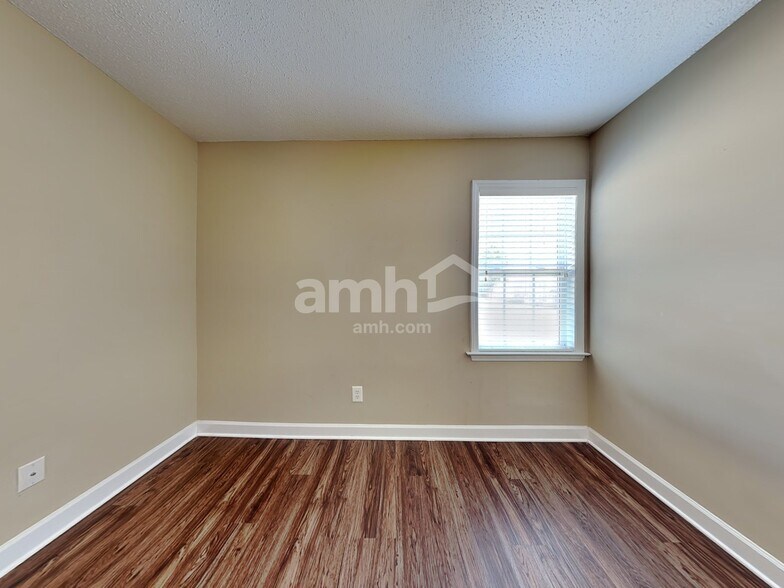 Building Photo - 212 Sedge Meadow Dr