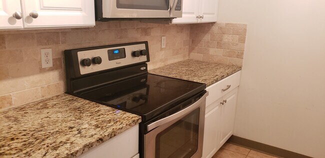 Building Photo - 2141 Baseline Rd