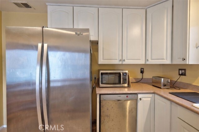 Building Photo - 2895 Woodlawn Ave