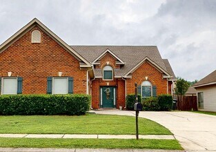 Building Photo - 2049 Forest Lakes Ln