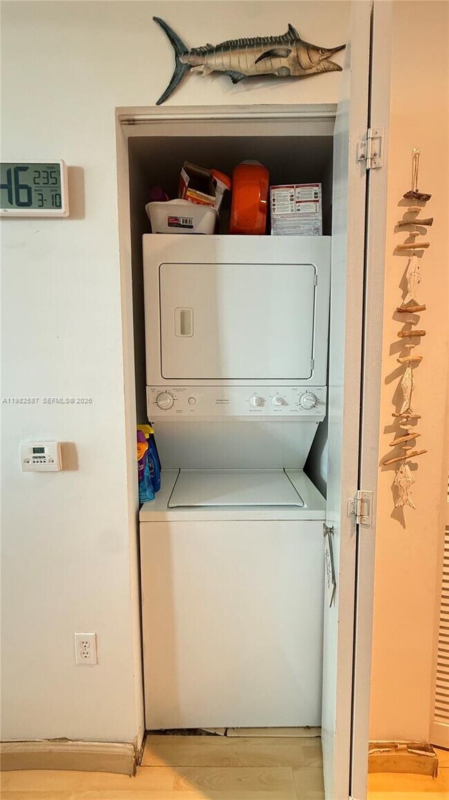 Building Photo - 3180 SW 22nd Terrace