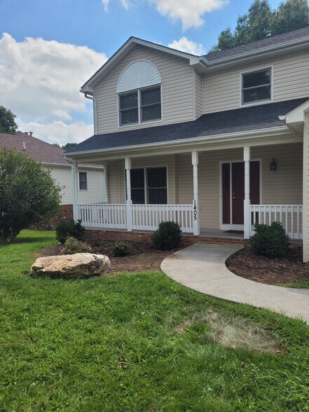 Building Photo - 1405 Karr Ln