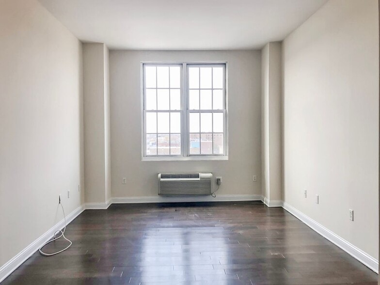 Building Photo - 319 Grant Ave