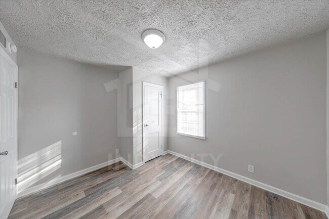 Building Photo - 2854 S Keystone Ave