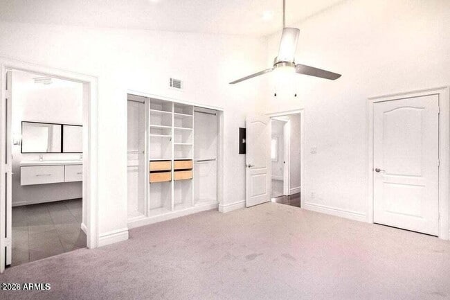 Building Photo - 1530 S River Dr