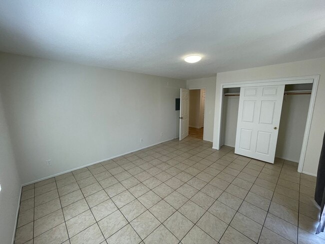 Building Photo - 5 Bedroom 2 Bathroom Apartment in Goleta