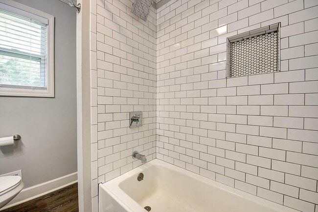 Building Photo - House 3 bed, 2 bath