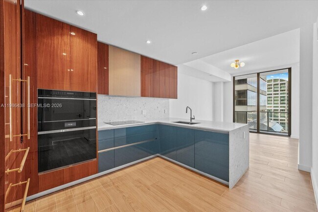 Building Photo - 2678 Tigertail Ave