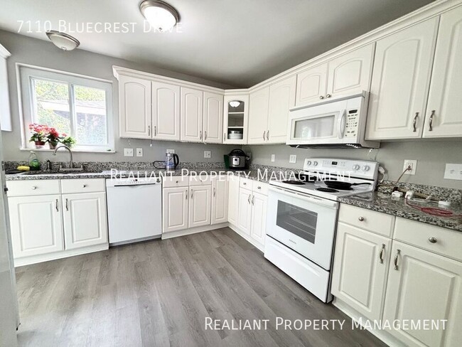 Building Photo - 7110 Bluecrest Dr