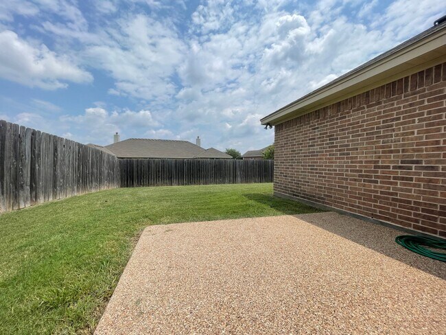 Building Photo - Duplex