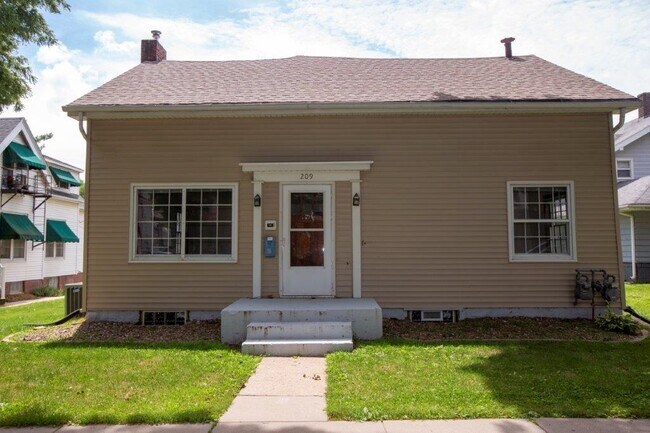 Primary Photo - 207 Private Room for Rent!